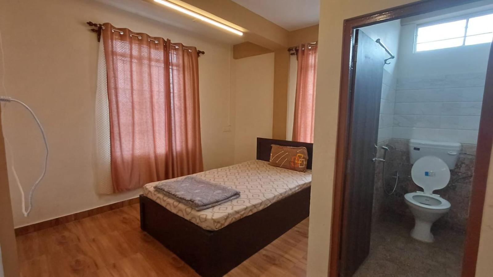 Aroma Inn 西隆 外观 照片